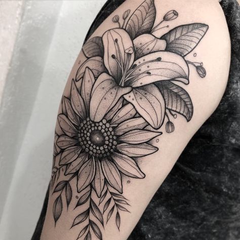 Blackwork Sunflower And Hibiscus Tattoo, 108 Tattoo, Knee Tattoos, Mandala Hand Tattoos, Hibiscus Tattoo, Shoulder Tattoos, Hand Tattoos For Women, Knee Tattoo, Butterfly Drawing