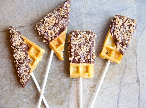 Chocolate Toffee Waffle On A Stick | Community Post: 21 Tasty Breakfast In Bed Dishes Moms Will Love Savory Waffle Recipe, Waffle Pops, Waffle Sticks, Savory Waffles, Frozen Waffles, Bite Size Food, Waffle Bar, Toffee Recipe, Chocolate Toffee