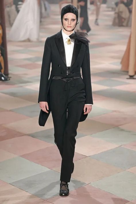 Christian Dior spring/summer 2019 Dior Suits For Women, Summer 2019, Suits For Women, Christian Dior, Dior, Spring Summer, For Women