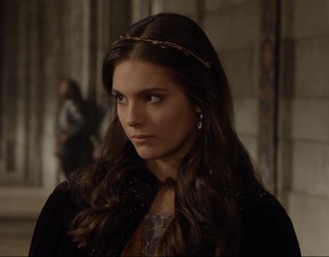 Lady Kenna - Reign "Abandoned" - Season 2, Episode 19 Kenna Reign Gif, Lady Kenna Reign, Caitlyn Stasey, Kenna Reign, Reign Series, Lady Kenna, Benedict Bridgerton, Medieval Girl, Caitlin Stasey