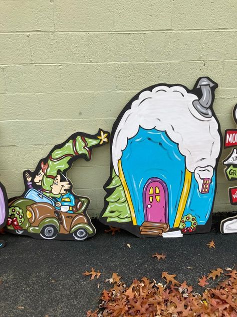 Whoville Cardboard Village, Whoville Village, Whoville Decorations, Grinch Diy, Whoville Christmas Decorations, Whoville Christmas, Grinch Christmas Decorations, Christmas Tree Decorations Diy, Lunch Room