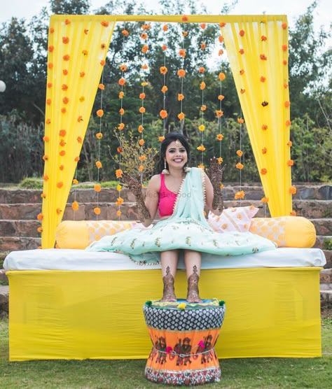 Photo of Minimal bridal seating idea on mehendi Indian Wedding Decorations Receptions, Haldi Decoration, Mehendi Decor Ideas, Haldi Function, Mehendi Decor, Wedding Hall Decorations, Mehendi Ceremony, Wedding Decor Photos, Wedding Background Decoration