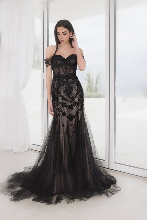 Black Romantic Wedding, Long Black Formal Dress, Wedding Dress With Low Back, Long Black Dress Formal, Dress With Low Back, Wedding Dress Low Back, Black Wedding Gowns, Dress Low Back, Black Formal Dress