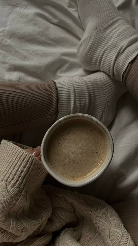 Cosy Aesthetic, Book And Coffee, Coffee In Bed, Winter Coffee, Instagram Inspiration Posts, Coffee Photos, Coffee Photography, Classy Photography, Cozy Aesthetic