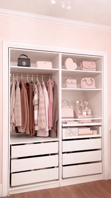 Room Decor Wardrobe, Pink Closet Organization, Locker Closet Ideas, That Girl Closet, Cute Closet Ideas Small Spaces, Dream Closet Design Small Space, Teen Closet Ideas, Girls Closet Ideas, Teen Girl Closet