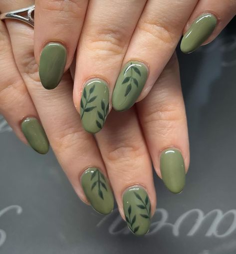 Forest Green Gel Nails, Nail Ideas Dark Green, Forest Green Nails, Green Nails Designs, Leaf Nails, Festive Nail Designs, Dark Green Nails, Green Nail Art, Green Nail Designs