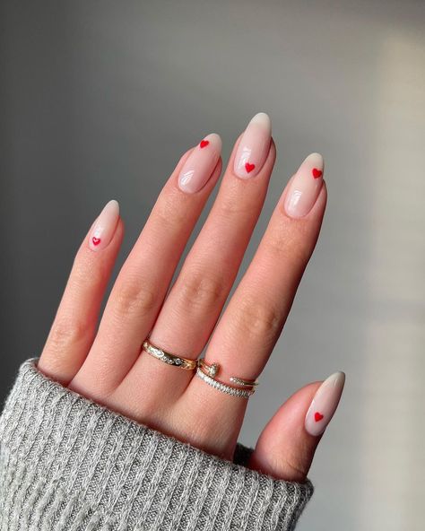 Sarah on Instagram: “dainty lil ❤️s, leaning towards simple looks for valentines!! —— #valentinesnails #nailinspo #naildesigns #heartnails #almondnails #nails” Ongles Gel French, Natural Looking Nails, Natural Nail Designs, Heart Nail Designs, Heart Nail Art, Minimalist Nail Art, Nail Designs Valentines, Neutral Nails, Minimalist Nails