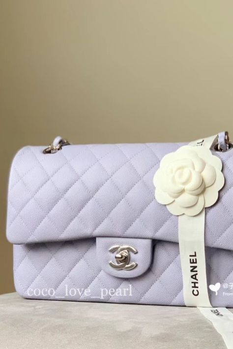 Sac Aesthetic, Maya Aesthetic, Purple Chanel, 1950s Aesthetic, Chanel Bag Outfit, Chanel Aesthetic, Lavender Aesthetic, Aesthetic Bags, Purple Bag