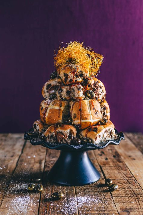 A tower of chocolate-filled hot cross buns decorated with spun sugar Croquembouche Tower, Easy Hot Cross Buns Recipe, Easy Hot Cross Buns, Easter Sweet Treats, Guacamole Chicken, Cross Buns Recipe, Sticky Buns Recipes, Hot Cross Buns Recipe, Cardamom Buns