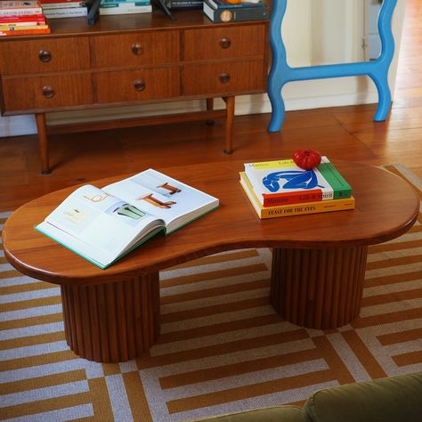 Large Kidney coffee table in walnut 🤎 70s Table, Green Coffee Tables, Made Coffee Table, Satin Coat, Walnut Coffee Table, Cloud Shapes, Hall Table, Coffee And End Tables, Desk Furniture