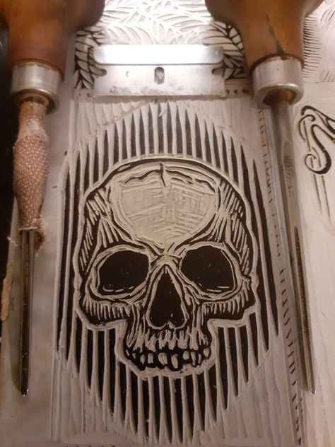 Linoleum Carving Ideas, Print Carving Ideas, Linolium Printing Designs, Relief Printing Ideas, Lino Print Tattoo, Carving Prints, Lino Print Art, Linoleum Stamp, Linocut Prints Ideas