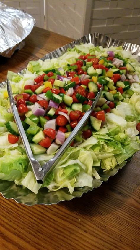 Salad Station Display, Soup Salad Bar Party, Salad Catering Display, Wedding Salad Bar, Salad Bar Ideas Party, Salad Bar Ideas Buffet, Salad Bar Party, Diy Food Display, Family Salad