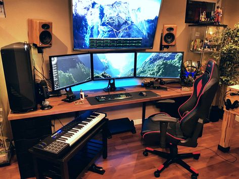 My tri-QHD/4K gaming/music setup Cheap Gaming Setup, Best Pc Gaming Setup, Music Setup, Gaming Setup Ideas, Set Up Gamer, Build A Pc, Pc Gaming Setup, Desktop Design, Best Pc