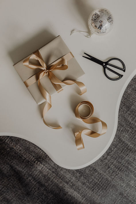 Christmas Flatlay Photography, Christmas Flatlay, Shoes Photo, Christmas Inspo, Christmas Photography, Flat Lay Photography, Minimalist Christmas, Boho Christmas, Holiday Trends