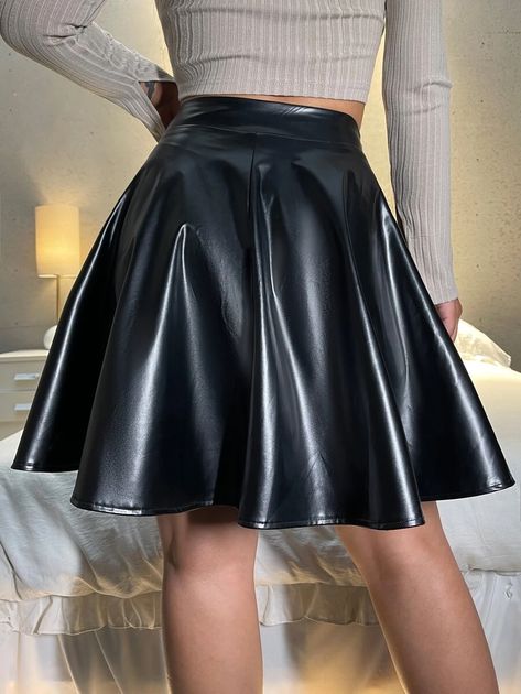 Flare Skirt Outfit, Leather Flare Skirt, Mini Leather Skirt, Outfits Skirts, Outfits Skirt, Vinyl Fashion, Latex Skirt, Dress Skirts, Skirts Outfits