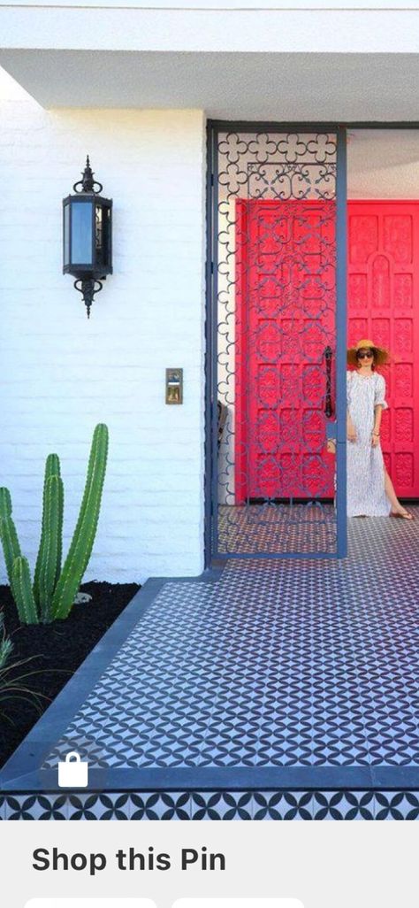 Pink Doors, Palm Springs Houses, Palm Springs Architecture, Pink Front Door, Moroccan Modern, Palm Springs Style, Palm Spring, Pink Door, Interiors Magazine