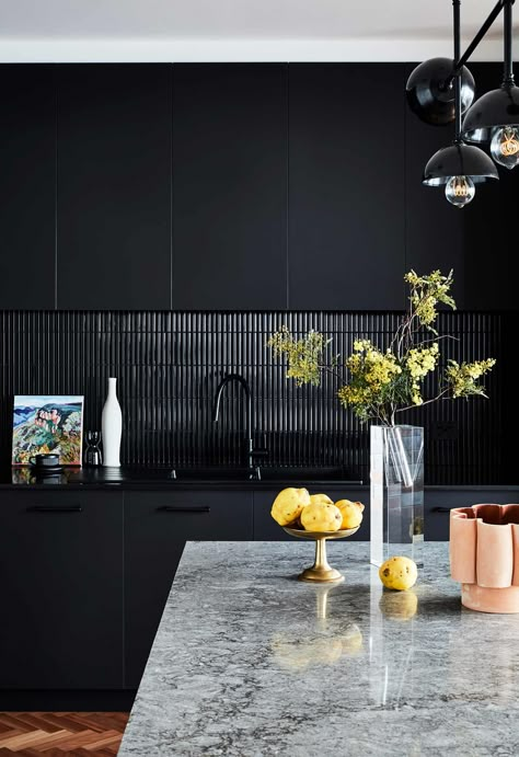 Rustic Exterior House Colors, All Black Kitchen, Moody Kitchen, Black Feature Wall, Modern Kitchen Design Black, Dark Modern, Dark Kitchen, Classic Kitchen, Kitchen Cabinet Colors