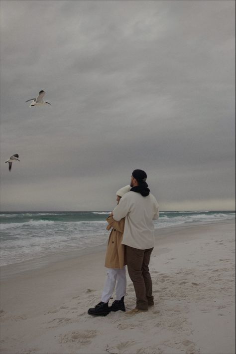 Out On A Limb Aesthetic, Family Christmas Beach Pictures, Christmas Beach Photoshoot Couple, Beach Photoshoot Winter, Fall Beach Photos, Staycation Aesthetic Couple, Winter Ocean Aesthetic, Cold Beach Engagement Photos, Winter Beach Photoshoot Couple