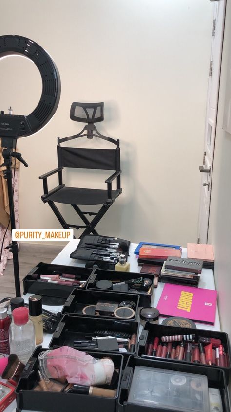 Mua Vision Board, Makeup Artist Room Ideas, Make Up Studio Interior, Makeup Artist Design, Makeup Artist Room, Makeup Artist Aesthetic, Makeup Artist Career, Mua Artist, Makeup Artist Studio