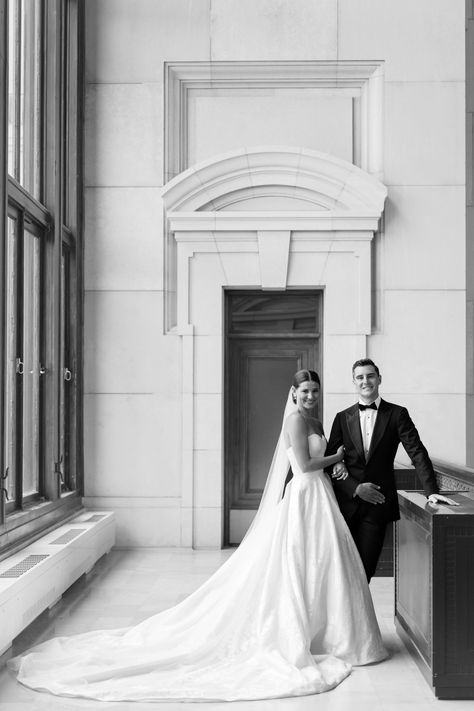 Classic Union Station Wedding in downtown Kansas City, Missouri - get inspo from this elegant, fine art inspired wedding at Union Station by photographer Claire Ryser. Floral by Good Earth Floral, Planning by Simple Elegance, Kansas City. Capitol Wedding Photos, Union Station Engagement Photos, Art Inspired Wedding, Union Station Chicago Wedding, Union Station St Louis Wedding, Chicago Union Station Wedding Photos, Alt Wedding, Downtown Kansas City, Montreal Wedding