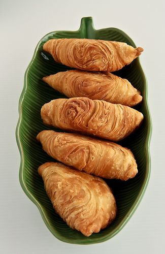 Curry Puffs  Loosely adapted from Florence's recipe Curry Puff Photography, Thai Curry Puffs Recipe, Malaysian Curry Puffs, Chicken Curry Puffs Pastries, Curry Puff Recipe, Malaysian Curry, Malaysian Cuisine, Malaysian Food, Easy Homemade Recipes