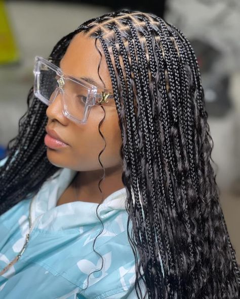 Small Box Braids Hairstyles, Hairstyle Boy, Curled Hair With Braid, Half Cornrows, Hairstyle Simple, Micro Braids Hairstyles, Small Box Braids, Individual Braids, Short Box Braids