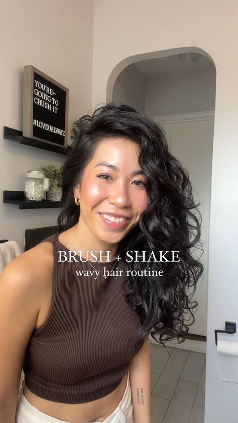 BRUSH + SHAKE METHOD ON WAVY HAIR 🌊 I first saw @curlswithkeish do this on her beauttiffulll curly hair and thought no way… NO way this… | Instagram Voluminous Wavy Haircut, Curly Hair Scrunch Method, How To Brush Wavy Hair Dry, Squish To Condish Wavy Hair, Brush Style Wavy Hair, How To Brush Wavy Hair, How To Blow Dry Wavy Hair, Wavy To Curly Hair How To Get, How To Fix Wavy Hair