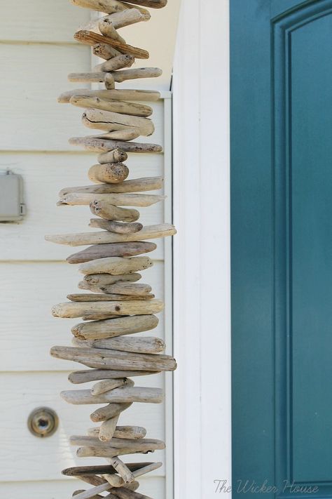 Front Door Driftwood Garland - City Farmhouse Driftwood Trellis Diy, Driftwood Garland Ideas, Driftwood Garland, Driftwood Hanging, Hanging Driftwood, Wicker House, Driftwood Diy, Driftwood Table, City Farmhouse