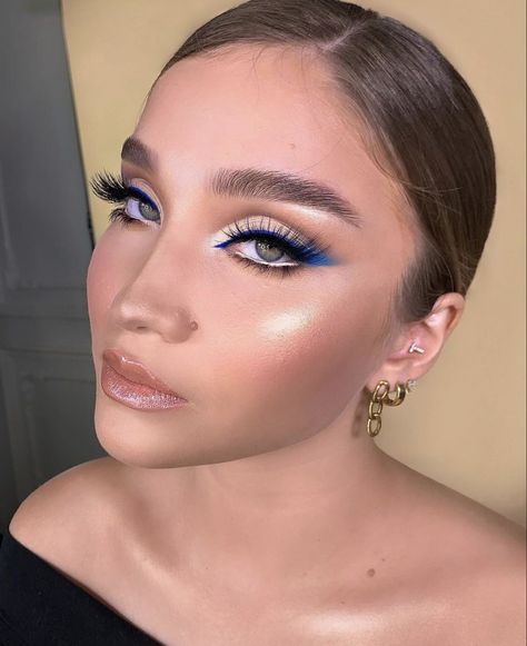 Makeup Ojos, Light Makeup Looks, Prom Eye Makeup, Formal Makeup, Eye Makeup Designs, Colorful Eye Makeup, Makeup Eye Looks, Glamour Makeup, Blue Makeup