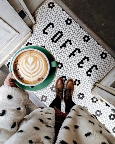 Coffee Obsession Quotes, Obsession Quotes, Happy Weekend Quotes, Weekend Quotes, Coffee Shop Aesthetic, Coffee Nook, Coffee Obsession, Coffee Pictures, Quotes Instagram