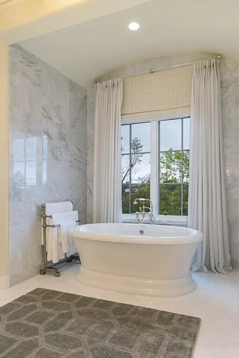 20 Beautiful Bathroom Curtain Setups Master Bath With Large Window, Long Curtains In Bathroom, Bathroom Window Treatments Over Tub, Bathroom Curtains Over Tub, Window Over Tub, Bathroom Window Coverings, Long Window Curtains, Primary Bathroom Remodel, Blush Design