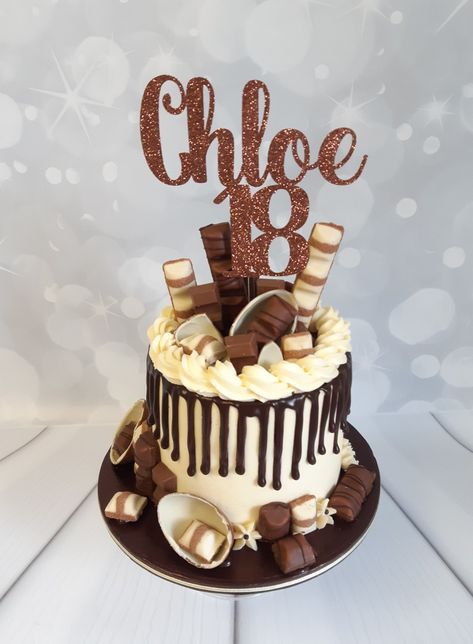 18th birthday chocolate drip cake for a Kinder Bueno lover 😋 Choc Drip Cake Ideas, Bueno Birthday Cake Ideas, Cool 18th Birthday Cake, Chocolate 18th Birthday Cake Ideas, Chocolate 18th Birthday Cake, 18th Birthday Chocolate Cake, Cake Decorating 18th Birthday, Kinder Birthday Cake, Kinder Bueno Cake Birthday