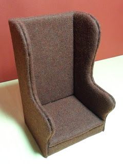 Tarja's Crafts: 1/6 scale wingback chair Doll Diorama, Make Doll, Doll Furniture Diy, Doll House Crafts, Dollhouse Miniatures Diy, Miniature Projects, Barbie Doll House, Miniature Diy, Work Place