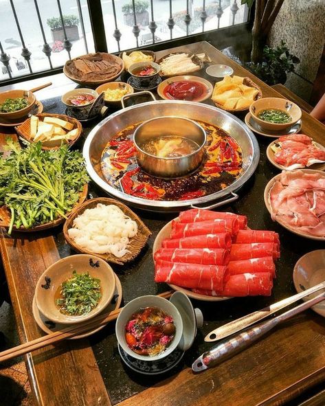 Chinese Hot Pot, Hot Pot Recipe, Different Types Of Food, Shabu Shabu, Korean Bbq, Food Goals, Japan Food, Hot Meals, Hot Pot