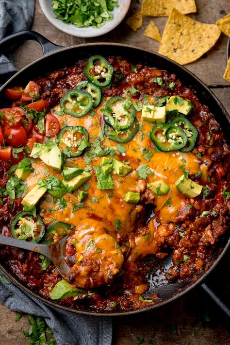 This Tex-Mex-style minced beef in a rich, tangy, spicy tomato sauce with peppers, black beans and melted cheese is easy to make and full of flavour. I love it served with rice and all the toppings! Roast Dinner Sides, Easy Chicken Fajitas, Kitchen Sanctuary, Minced Beef Recipes, Minced Meat Recipe, Minced Beef, Spicy Tomato Sauce, Mince Recipes, Roast Dinner