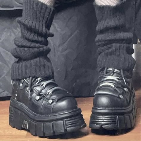 Goth Shoes, Dr Shoes, Chunky Shoes, Mia 3, New Rock, Aesthetic Shoes, Swag Shoes, Swaggy Outfits, Alternative Outfits