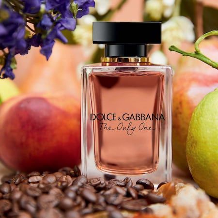 Dolce And Gabbana Perfume, Perfume Versace, Hermes Perfume, Celebrity Perfume, Perfume Scents, Perfume Design, Perfume Lover, Fragrance Set, Heart Notes