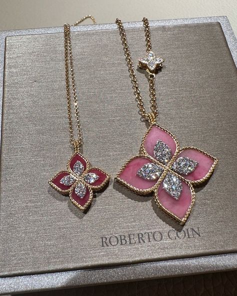 Pretty in Pink! 💗 We stopped in to view the newest collection from Roberto Coin and we were in love! The most beautiful pieces in a stunning Pink Rhodonite 😍 تينن بالوردي #eliteUSA_Photography 🔑 Fine Jewelry, Luxury Jewelry, Pink Rhodonite, Diamond Jewelry Pink Rhodonite, Roberto Coin, I Love Me, Jewelry Luxury, Fancy Jewelry, Pretty Jewellery, Shine Bright, Luxury Jewelry, Love Me