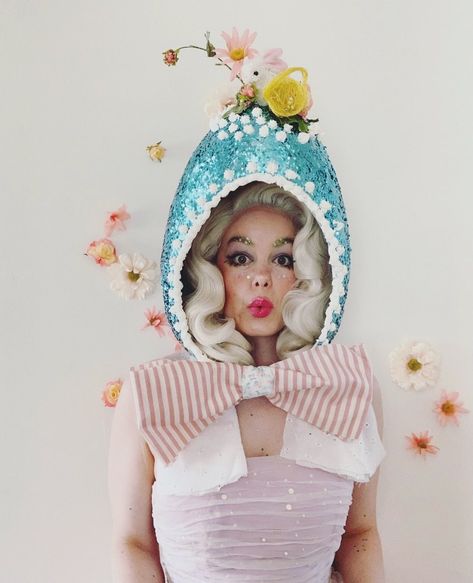 Diy Easter Costume, Adult Easter Bonnet Ideas, Crazy Easter Hats, Diy Easter Bonnet, Easter Bonnet Competition Ideas, Easter Bonnet Ideas For Adults, Diy Easter Bonnets Ideas, Easter Costume Ideas, Easter Headpiece