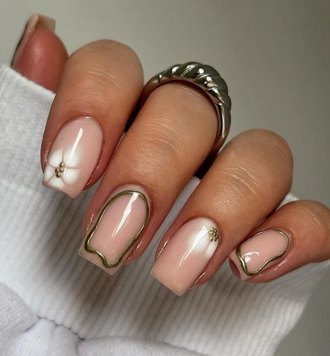 Square Autumn Nails 2024, Cute Delicate Nails, Short Square Autumn Nails, Square Nails Simple Design, Nails Biab Short, Autumn Nails Biab, Square Biab Nails, Simple Biab Nails, Biab Nails Inspiration