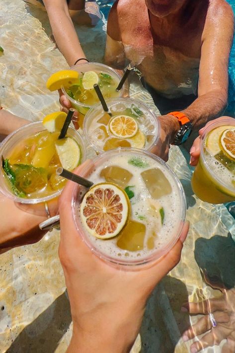 🍹 Sipping on sunshine by the pool with a refreshing margarita in hand - the perfect recipe for a day in paradise! ☀️🌴 #PoolsideMargaritas #SummerVibes #SipAndRelax #RefreshingDrinks #PoolDayFun #CheersToTheWeekend #MargaritaTime #SunshineAndSips #RelaxationMode Tulum Pool Party, Brunch By The Pool, Margarita Pictures, Margherita Drink, Cancun Mexico Pictures, Margarita Aesthetic, Pool Party Vibes, Margarita Photography, Bachelorette Food