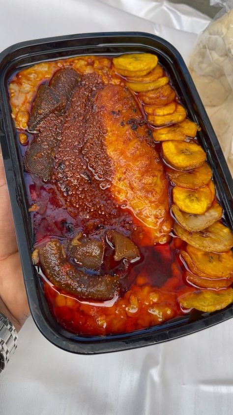 Ewa Agoyin Nigerian Food, Ewa Agoyin, Nigeria Celebrities, Nigerian Meals, Poverty Meal, Dirt Cheap Meals, Nigeria Food, African Recipes Nigerian Food, Southern Mom