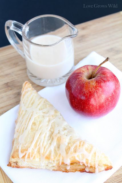 Apple Turnovers with Vanilla Glaze - the perfect breakfast pastry! #recipe Cereal Lucky Charms, Apple Stack Cake, Apple Turnover Recipe, Apple Turnover, Turnover Recipes, Apple Turnovers, Hand Pie, Bowl Of Cereal, Cinnamon Toast Crunch