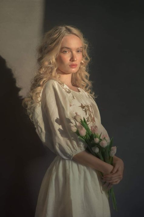 Victorian Aesthetic Women, Blond Princess Aesthetic, Blonde Victorian Woman, Victorian Woman Aesthetic, Victorian Poses, 얼굴 드로잉, Hilarious Photos, Stop Staring, Human Poses Reference