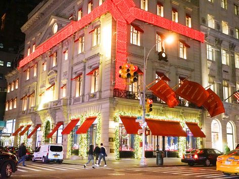 Holiday Season Timeline in New York Nyc Activities, Christmas Restaurant, Nyc Visit, Dyker Heights, Rockefeller Center Christmas Tree, Rockefeller Center Christmas, Christmas Spectacular, Thanksgiving Day Parade, Christmas Tours