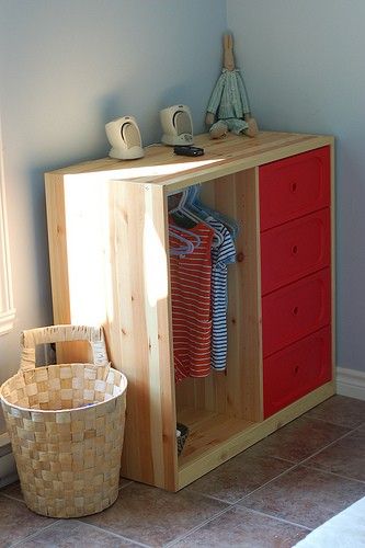 care of self Montessori toddler room add potty and sink Montessori Dressing Area, Montessori Dressing, Camera Montessori, Montessori Toddler Room, Montessori Toddler Rooms, Kids Clothes Storage, Montessori Nursery, Montessori Bedroom, Montessori Room