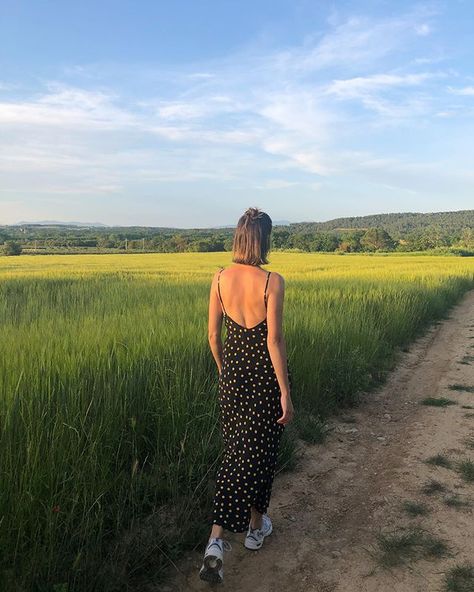 Agnes Aballi on Instagram: “evening walk 🌾 . . . . . . . #realisation #realisationpar #realisationpardress #slipdress #dreamgirls #eveningwalk #newbalance530…” Style Slip Dress, Dress Ankle Length, Realisation Par, Bias Cut Skirt, Exchange Rate, Evening Walk, Italy Outfits, Wardrobe Planning, Spring Fits