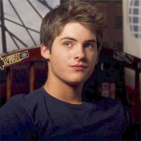 Cody Allen Christian, Cody Christian Icon, Caleb Pretty Little Liars, Cody Christian Teen Wolf, Teen Wolf Actors, Mike Montgomery, Cody Christian, Teen Wolf Boys, Teen Wolf Dylan