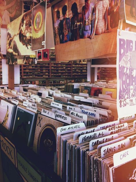 ♡ Pinterest: annikasnelson ♡ Record Shop, Record Players, Into The Wild, Vinyl Music, Photo Vintage, Music Aesthetic, Will Turner, Soft Grunge, Retro Aesthetic