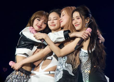 ٰ on Twitter: "my girls for life https://t.co/xiFodvSirY" / Twitter Blackpink Coachella, Coachella 2019, Pink Tour, Blackpink Members, Coachella Festival, Jennie Lisa, Group Photos, Forever Young, Blackpink Jennie